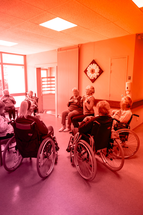 InclusYO, yoga assis sur chaise ou en fauteuil